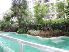 Poolside condominium for sale in Jomtien