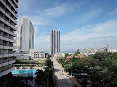 Studio apartment for sale on Pratumnak - for this price??
